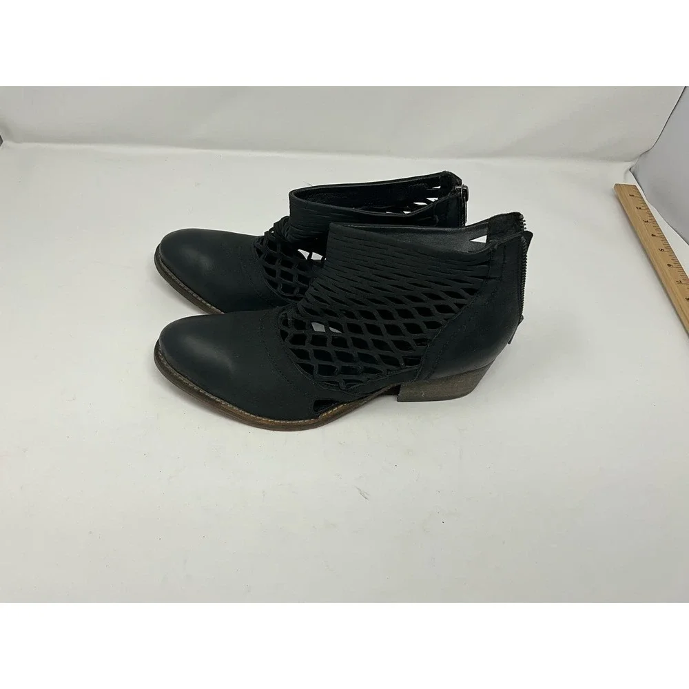 Rebel Womens Black Leather Block Heel Almond Toe Zipper Ankle Bootie Boot Size 9